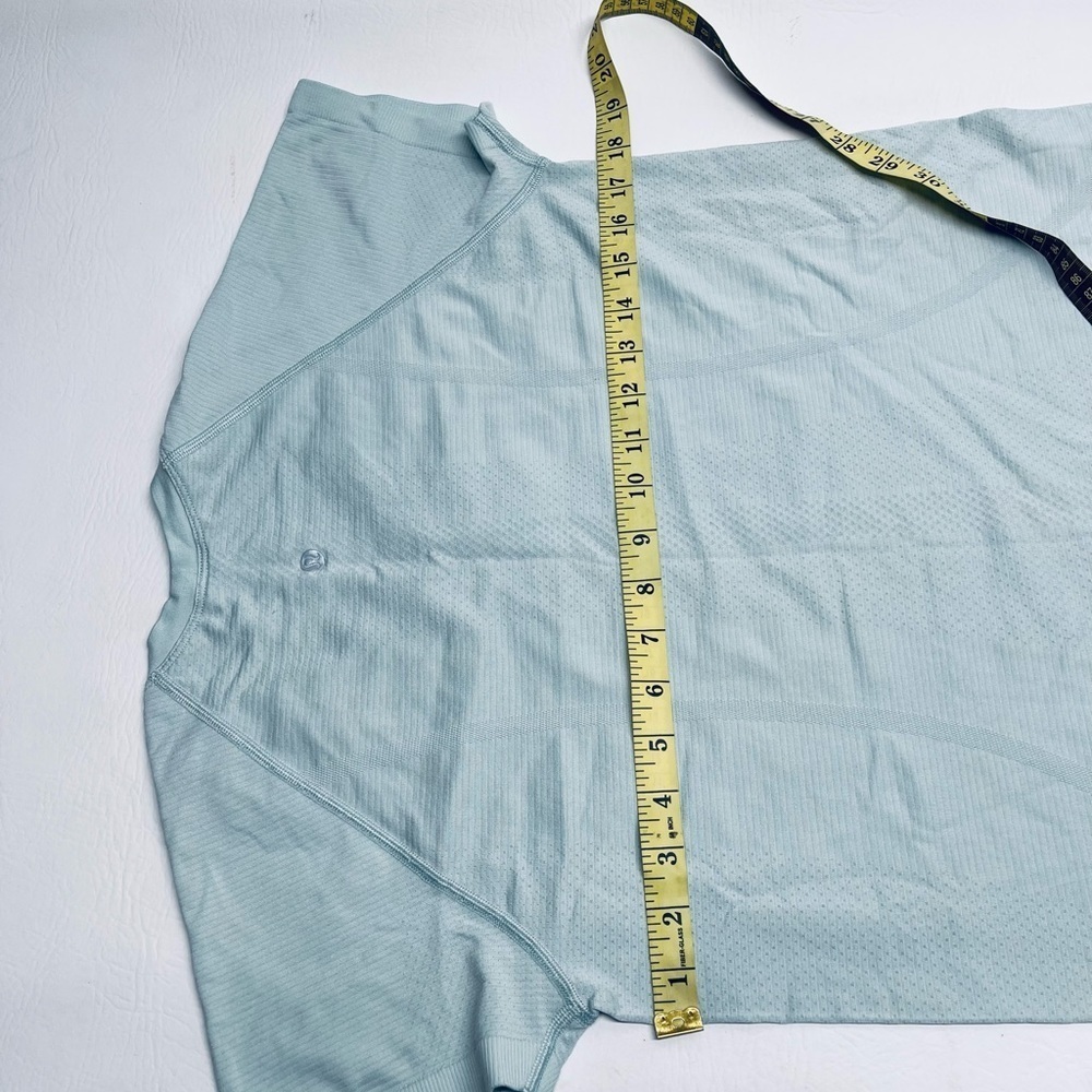 Lululemon womens crop top size 4-6 light green - Picture 5 of 5